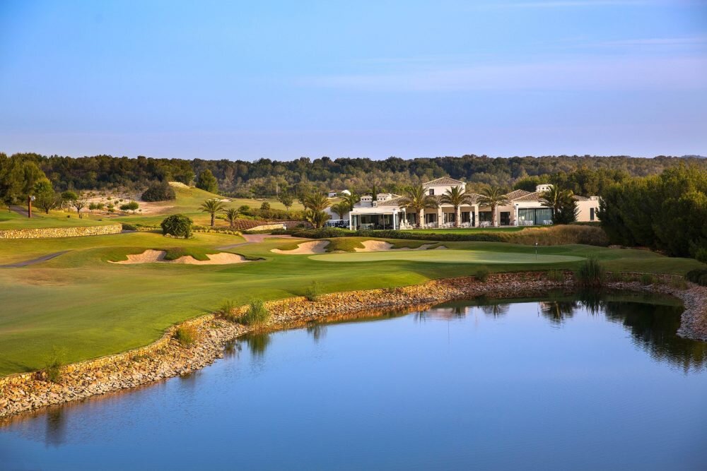 Las Colinas 18th And Clubhouse 