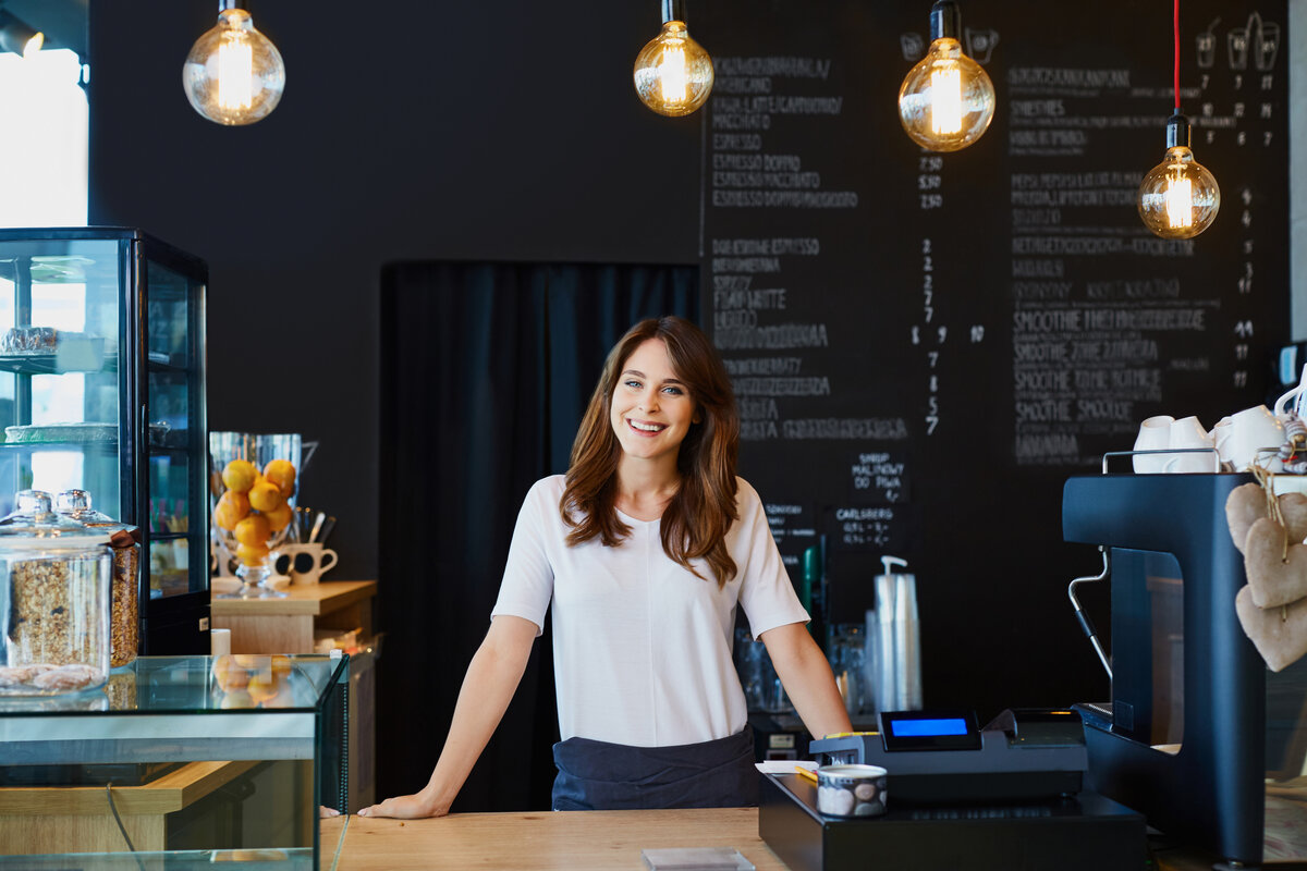 Coffee shopping. Мини бизнес для женщины. Reception men in Restaurant. Start Business.